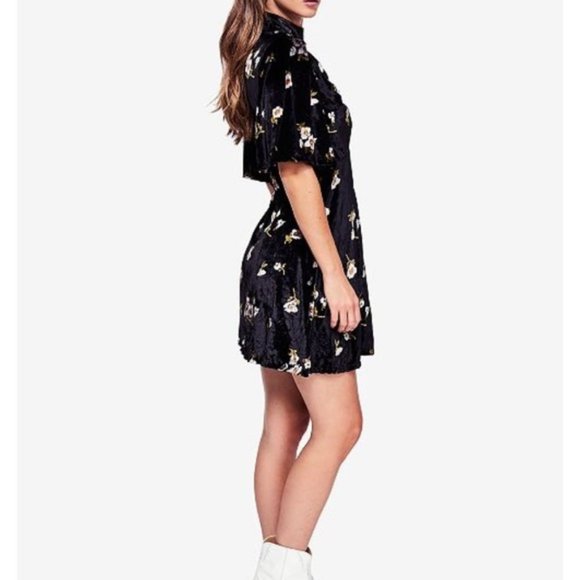 Free People Be My Baby Velvet Dress. Size: 4, 6 - Picture 3 of 8